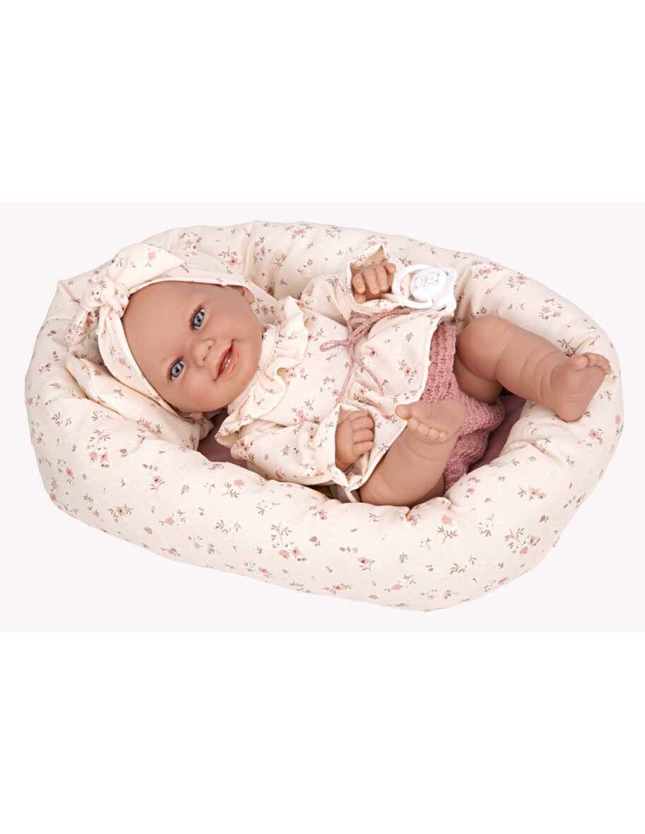 Babyto est une charmante poupée de 33 cm