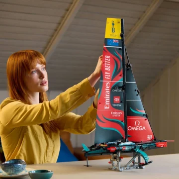 Yacht-emirates-team-new-zealand-LEGO