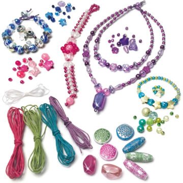 ensemble-contient-une-grande-variete-de-perles