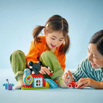 La-Maison-et-la-Voiture-de-Mickey-Mouse-lego