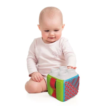 cube-avec-5-faces-de-jeu