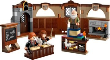 LEGO Harry Potter 76442 – Le Chateau de Poudlard : Le Cours de Sortileges