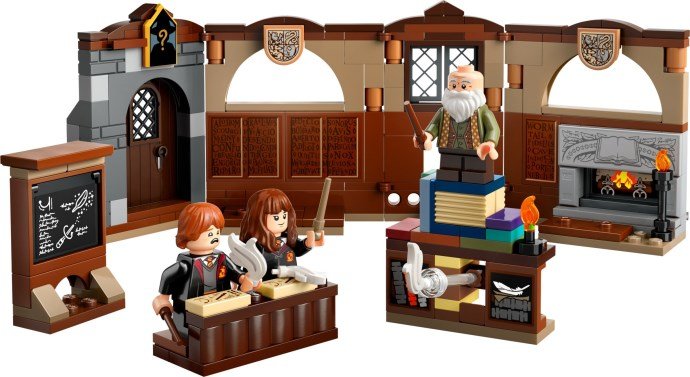 LEGO Harry Potter 76442 – Le Chateau de Poudlard : Le Cours de Sortileges