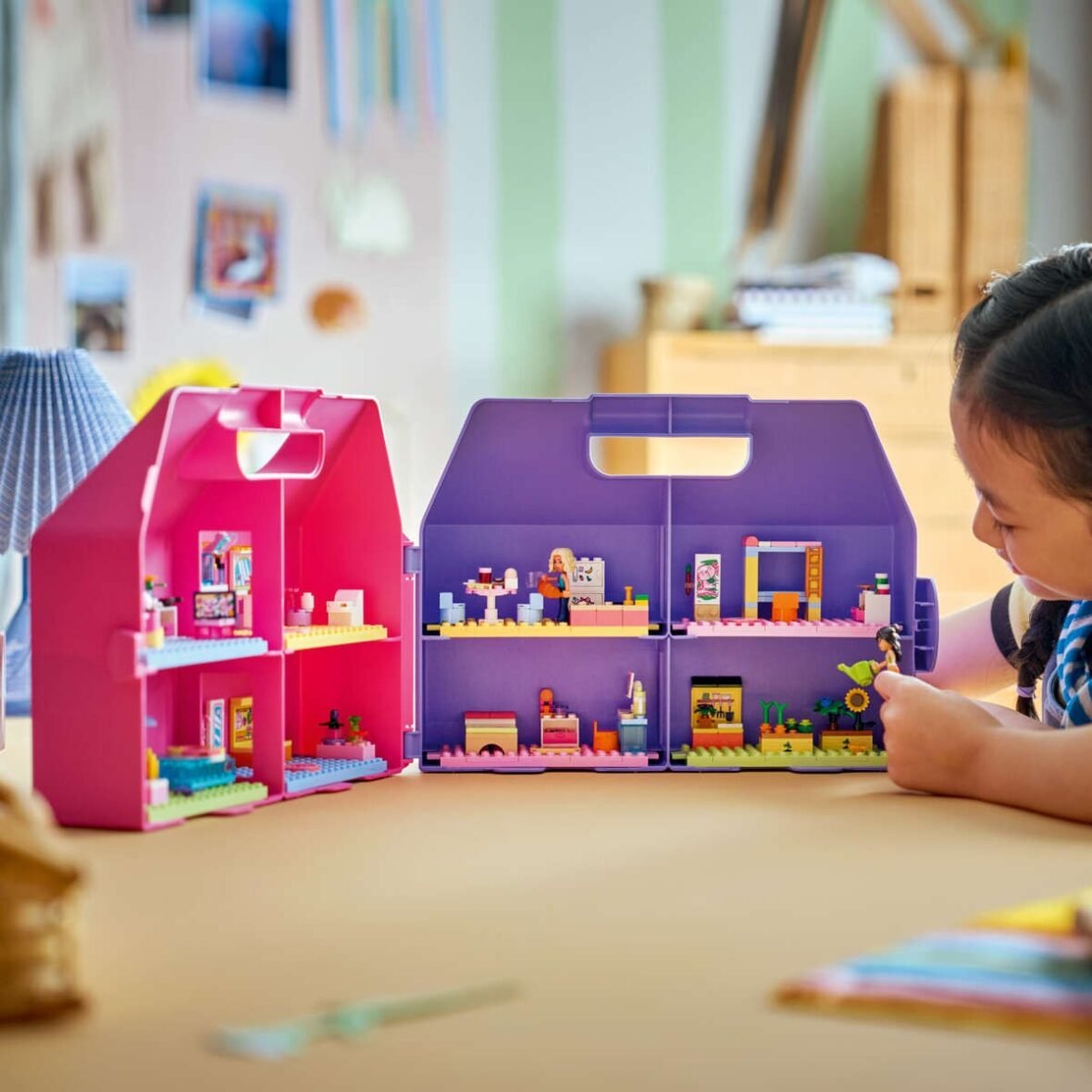 LEGO Friends 42697 La maison de poupée dans la valise créative – vue 3